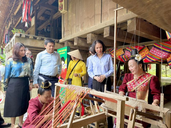 Phó Chủ tịch UBND thành phố Vũ Thu Hà cho biết, thành phố Hà Nội và Bộ Văn hóa, Thể thao và Du lịch sẽ tiếp tục đồng hành, phối hợp chặt chẽ trong công tác bảo tồn và phát huy giá trị di sản.