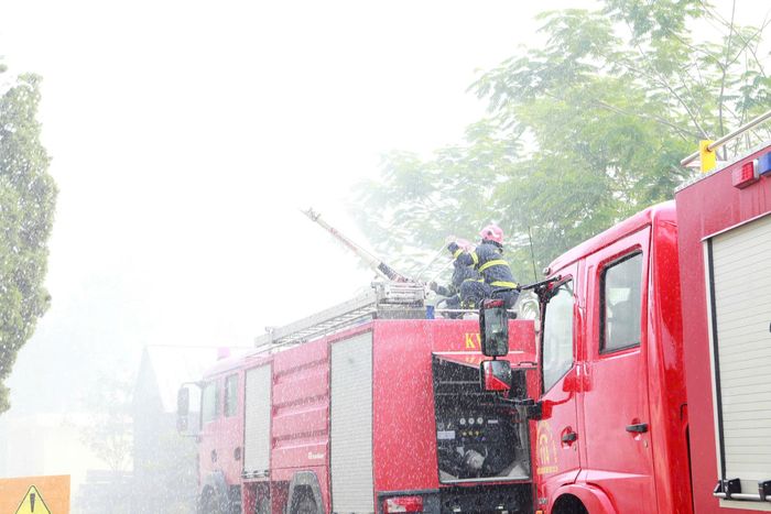 Đội Chữa cháy và cứu nạn, cứu hộ khu vực số 3 diễn tập phương án phòng cháy chữa cháy tại Công ty TNHH Takara Tool & Die Hà Nội. Ảnh: HN