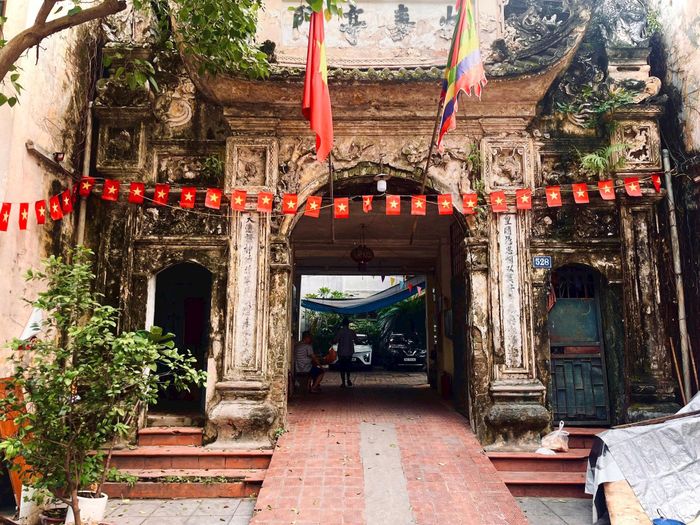 Làng Yên Thái, nằm trên đường Thụy Khuê. Ảnh: Hương Giang