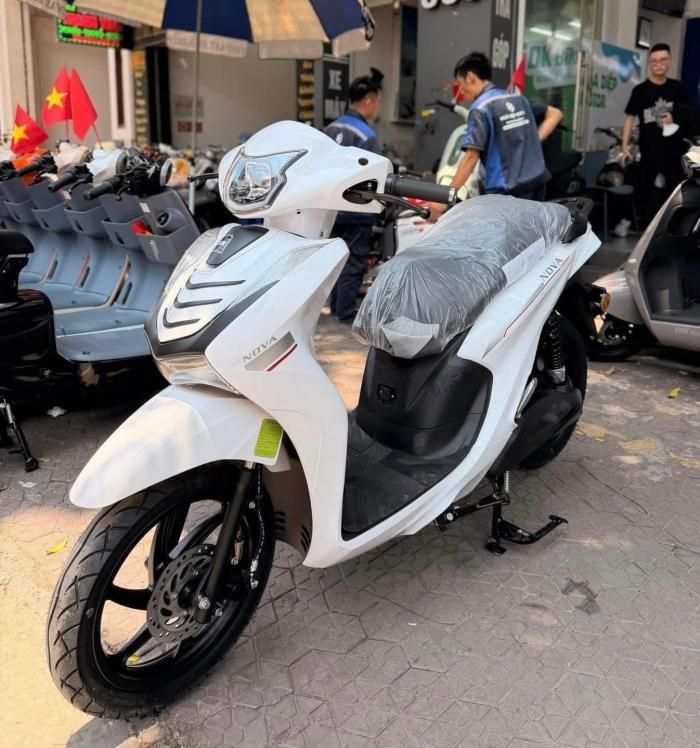 DKBike NOVA được trang bị hệ thống đèn pha có cường độ sáng 26000cd.