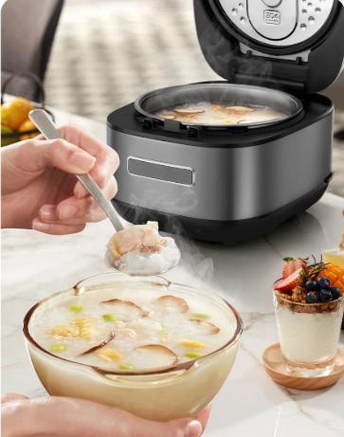 Không mở nắp nồi quá nhiều: Mỗi lần mở nắp, nhiệt lượng sẽ thoát ra ngoài, khiến nồi phải tiêu thụ thêm điện để làm nóng lại.
