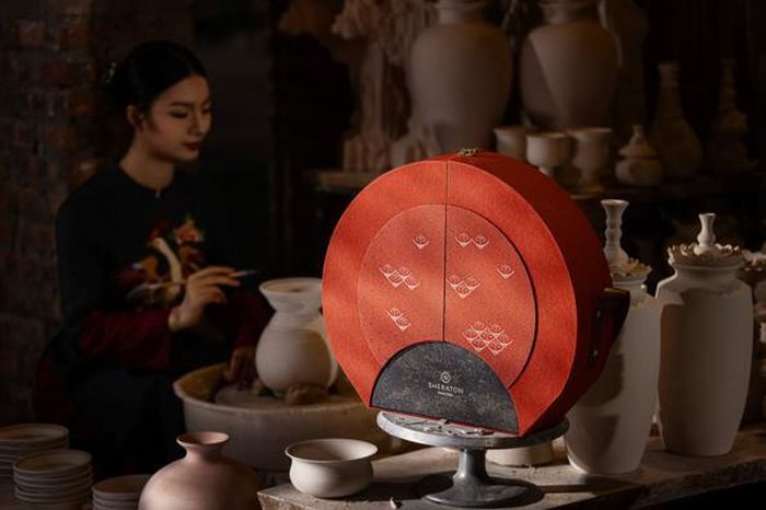 Độc đáo, mẫu bánh Trung thu mới lấy cảm hứng từ nghề gốm Bát Tràng.