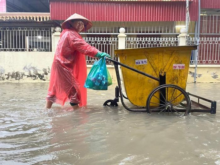 Có nơi sâu ngang bắp chân.