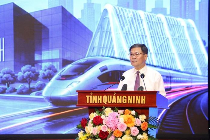 Chủ tịch UBND tỉnh Quảng Ninh Bùi Văn Khắng phát biểu tại hội nghị.