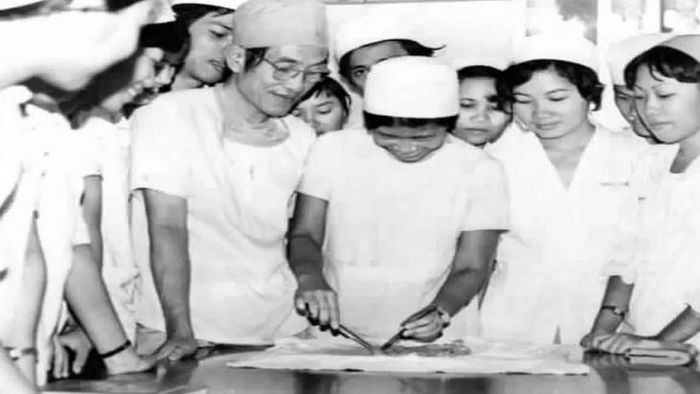 Nhà giáo Nhân dân, GS.TS.BS Nguyễn Đình Hối dành trọn cuộc đời cho sự nghiệp đào tạo, khám chữa bệnh và phát triển nền y học Việt Nam. Ảnh: BVCC.