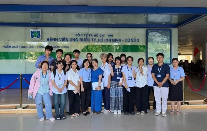 Hoạt động của sinh viên tại Bệnh viện Ung bướu TP. Hồ Chí Minh - Cơ sở 2. 