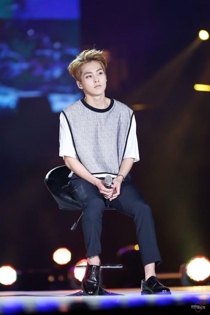 Sân khấu Người ấy của EXO tại sân vận động Mỹ Đình năm 2015 bất ngờ viral trở lại sau tập 1 của Anh Trai Vượt Ngàn Chông Gai 2026.