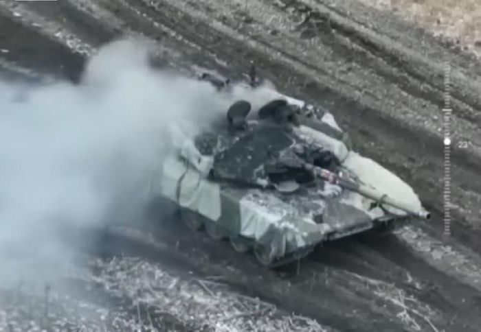Xe tăng T-90M được đưa vào phục vụ lần đầu tiên vào tháng 4/2020 và được coi là MBT có khả năng nhất trong Quân đội Nga, thể hiện ưu thế đáng kể so với các loại chiến xa khác.
