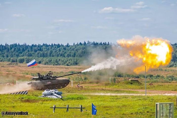 T-90M là một biến thể được hiện đại hóa mạnh mẽ của T-72, được đánh giá là có khả năng tương đương với các xe tăng chiến đấu chủ lực mới nhất của NATO, chẳng hạn như Leopard 2A8 và M1A2 Abrams.