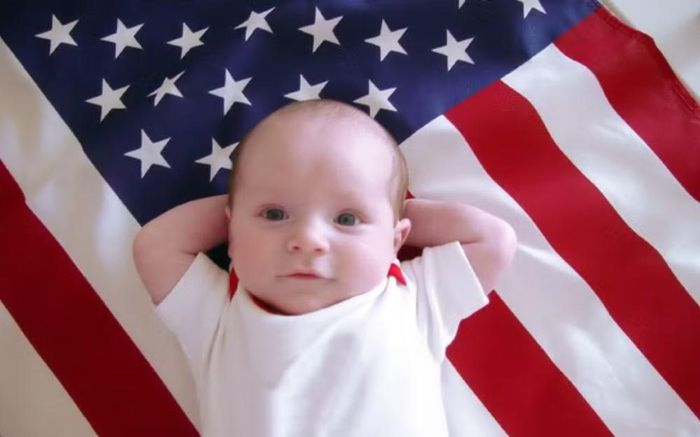 Chính quyền Trump lập luận Tu chính án thứ 14 không được xây dựng để áp dụng cho con của người nhập cư không giấy tờ hoặc những người chỉ lưu trú ngắn hạn tại Mỹ.