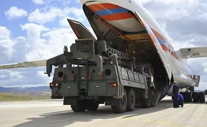"Bất kỳ bước đột phá nào trong vấn đề F-35 đều có thể phụ thuộc vào một thỏa thuận theo đó Thổ Nhĩ Kỳ sẽ bán hệ thống tên lửa phòng không S-400 của mình cho một nước thứ ba thay vì trả lại cho Nga".