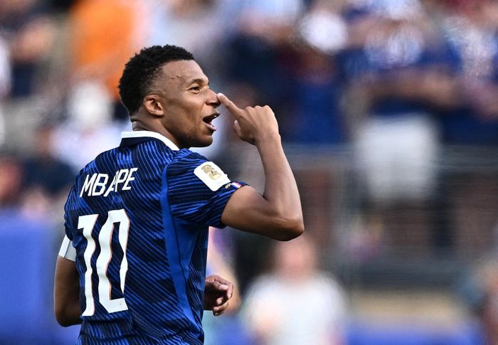 Kylian Mbappe tiếp tục tỏa sáng trong màu áo tuyển Pháp.