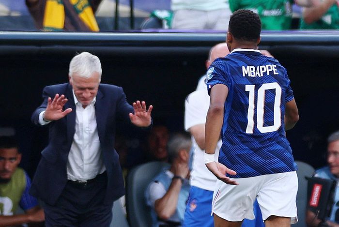  HLV Deschamps ca ngợi Mbappe. Ảnh: Reuters. 