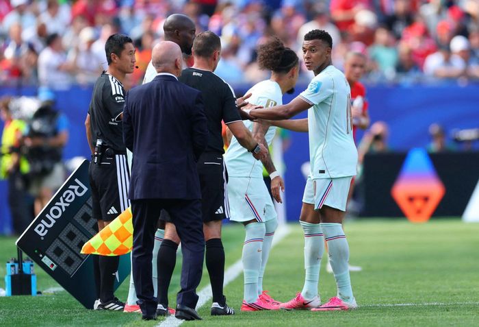 Với phong độ ấn tượng đang duy trì, Mbappe được kỳ vọng tiếp tục tạo nên những màn trình diễn đẳng cấp trên hành trình cùng tuyển Pháp giành lại ngôi vương World Cup. Pháp sẽ đối đầu với Paraguay ở vòng 16 đội World Cup 2026 vào ngày 5/7.