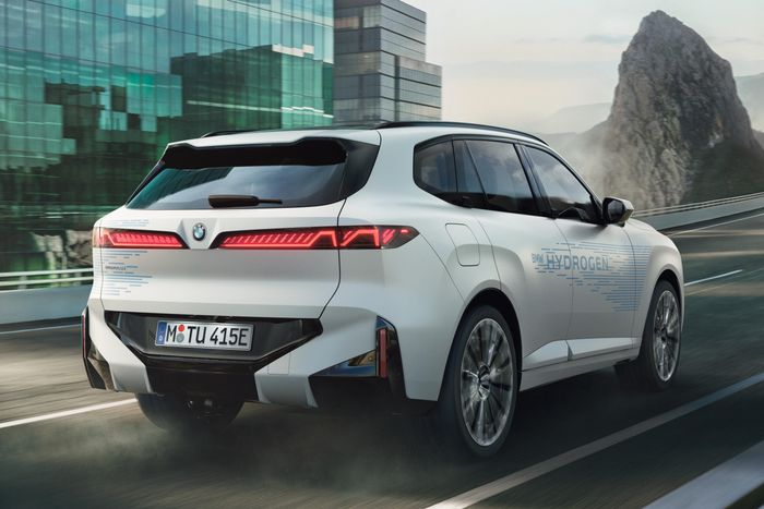Trái tim của mẫu BMW iX5 Hydrogen là hệ thống fuel cell thế hệ thứ ba, nơi hydrogen được chuyển đổi thành điện năng để cung cấp sức mạnh cho motor điện.