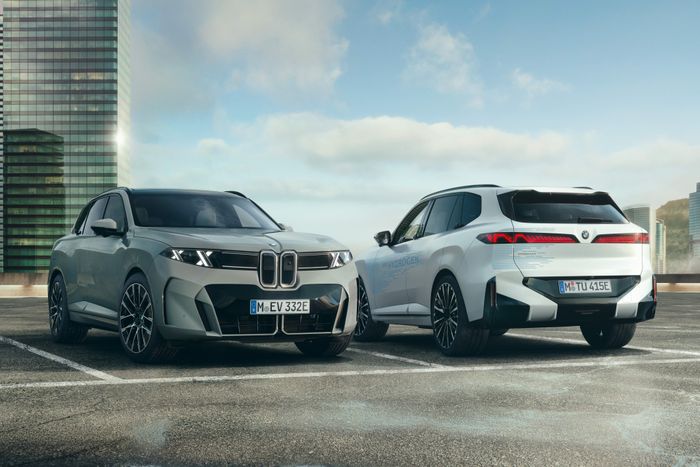 Với BMW iX5 Hydrogen, thương hiệu đến từ Đức đánh dấu một chương mới trong dải sản phẩm điện hóa. Xe sẽ được lắp ráp tại nhà máy Spartanburg (Mỹ) và sẽ có mặt trên thị trường sau các biến thể động cơ xăng, diesel và thuần điện.