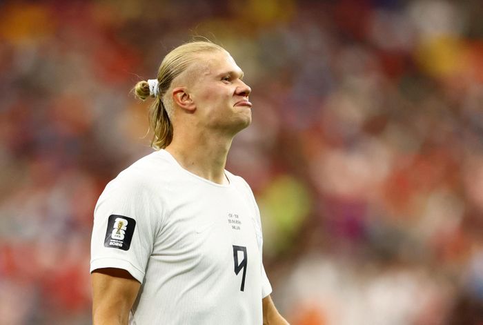  Ở World Cup năm nay, chân sút 25 tuổi liên tục thay đổi màu dây buộc tóc theo từng bộ trang phục thi đấu, tạo nên một hình ảnh vừa lạ mắt vừa mang tính biểu tượng cá nhân. 