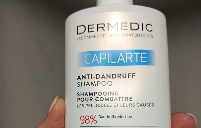 Sản phẩm DERMEDIC CAPILARTE ANTI-DANDRUFF SHAMPOO do Công ty TNHH Thương mại Xuất nhập khẩu The Sunshine chịu trách nhiệm đưa ra thị trường. Ảnh: Makeup.uk.