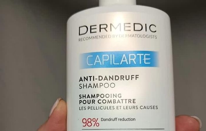  Sản phẩm DERMEDIC CAPILARTE ANTI-DANDRUFF SHAMPOO do Công ty TNHH Thương mại Xuất nhập khẩu The Sunshine chịu trách nhiệm đưa ra thị trường. Ảnh: Makeup.uk. 