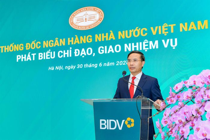  Thống đốc NHNN Phạm Đức Ấn phát biểu chỉ đạo, giao nhiệm vụ cho các nhân sự cấp cao BIDV. Ảnh: BID. 