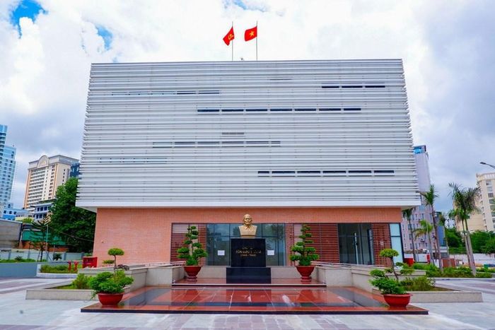 Bảo tàng Tôn Đức Thắng tọa lạc trên đường Tôn Đức Thắng, phường Sài Gòn, TP.HCM