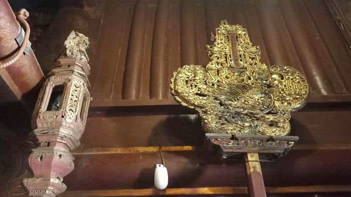 Hai bộ Phủ Việt được chạm khắc tinh xảo, thể hiện trí tuệ và bàn tay khéo léo của nghệ nhân thế kỷ XVII