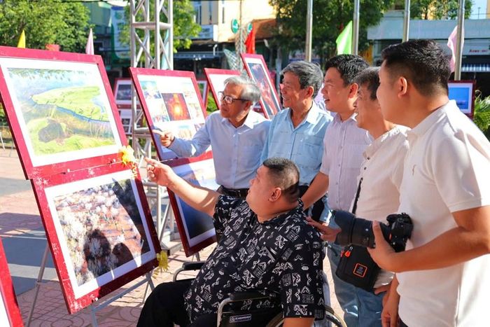 Những bức ảnh được lựa chọn trưng bày phản ánh vẻ đẹp thiên nhiên, văn hóa, con người và nhịp sống của Quảng Ngãi