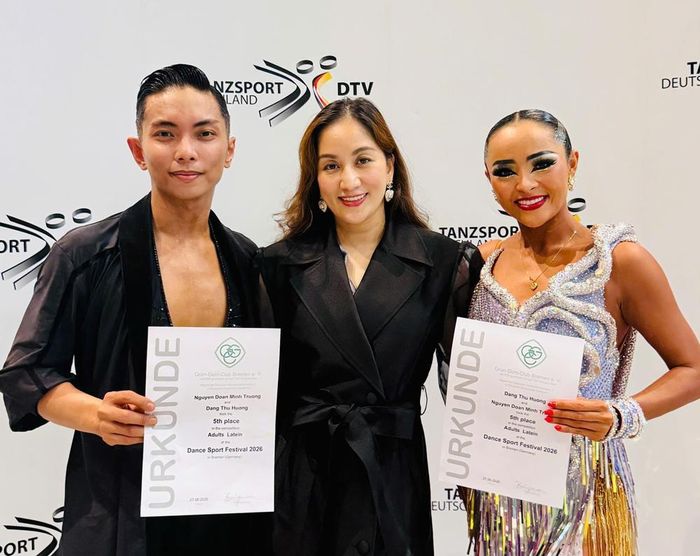 Khánh Thi (giữa), Phan Hiển - Thu Hương và đội tuyển dancesport Việt Nam đang tích cực chuẩn bị cho giải đấu