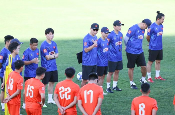 HLV Kim Sang Sik cho biết khi sang Hàn Quốc, toàn đội sẽ dành nhiều thời gian hơn cho các bài tập chiến thuật để có sự chuẩn bị tốt nhất cho ASEAN Cup