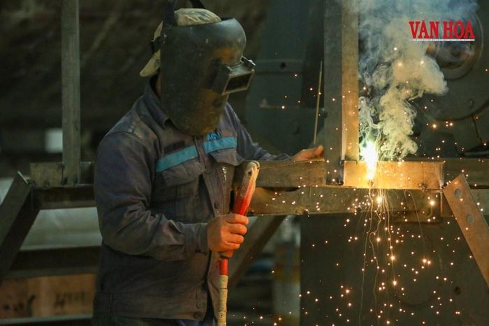 Nhân công được huy động khẩn trương thi công, đảm bảo kế hoạch đề ra