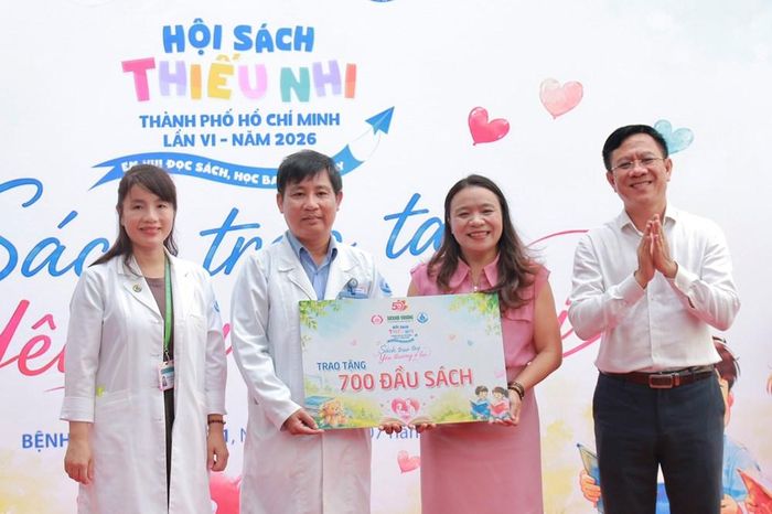 BTC trao 700 đầu sách cho các không gian đọc tại Bệnh viện Nhi đồng 1