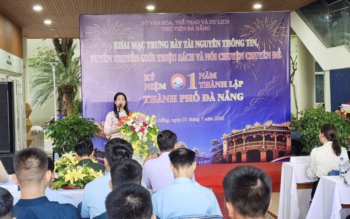 Chương trình khai mạc và nói chuyện chuyên đề “Đà Nẵng - Một năm hình thành, một chặng đường phát triển”