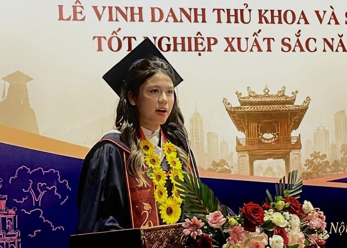 Sinh viên Trần Minh Ngọc chia sẻ tại lễ vinh danh