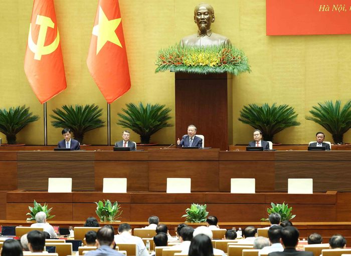Tổng Bí thư, Chủ tịch nước Tô Lâm cùng các đồng chí Lãnh đạo chủ chốt và Trưởng Ban Tổ chức Trung ương chủ trì hội nghị. Ảnh: Thống Nhất – TTXVN