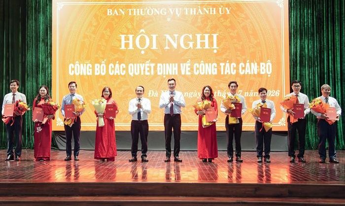 Ban Thường vụ Thành ủy tổ chức Hội nghị công bố các quyết định về công tác cán bộ - Ảnh: Mai Quang