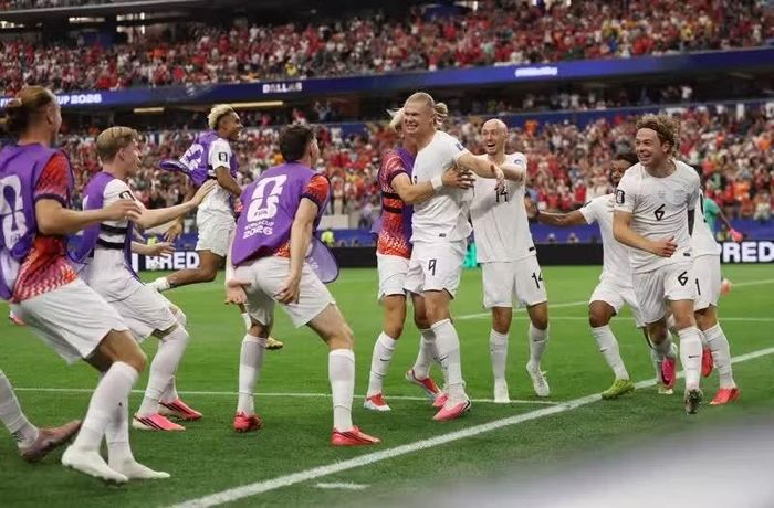  Haaland cùng các đồng đội ăn mừng. (Ảnh: FIFA) 