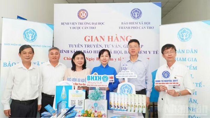 Quang cảnh ra mắt gian hàng.