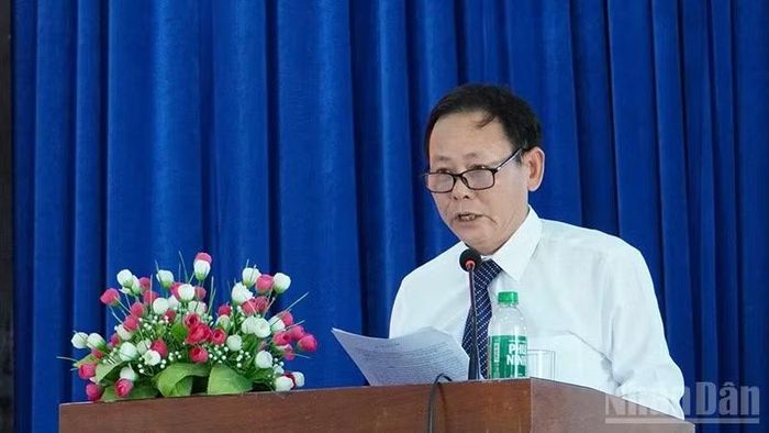 Bí thư Đảng ủy xã Phú Ninh Đặng Văn Đào phát biểu tại hội nghị.