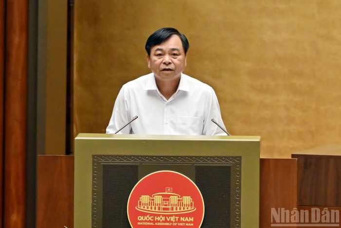 Thứ trưởng Nông nghiệp và Môi trường Nguyễn Hoàng Hiệp trình bày tham luận tại hội nghị.