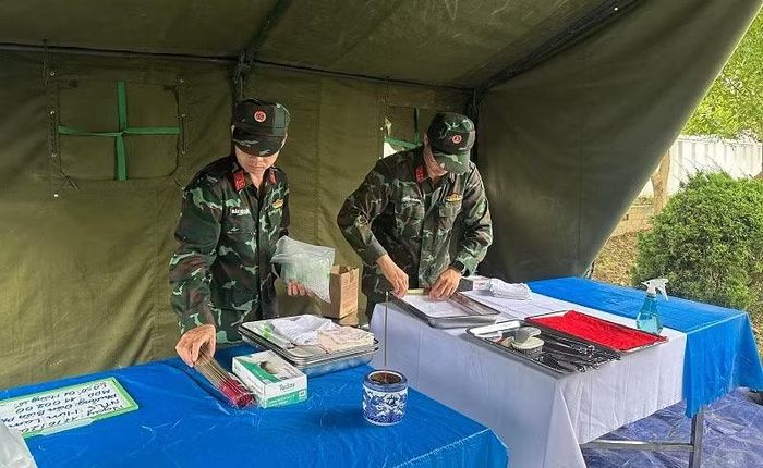 Mọi công đoạn lấy mẫu đều được các lực lượng chức năng thực hiện rất cẩn trọng, đúng quy định.