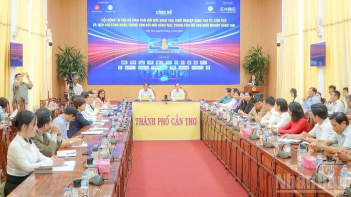 Quang cảnh lễ công bố.