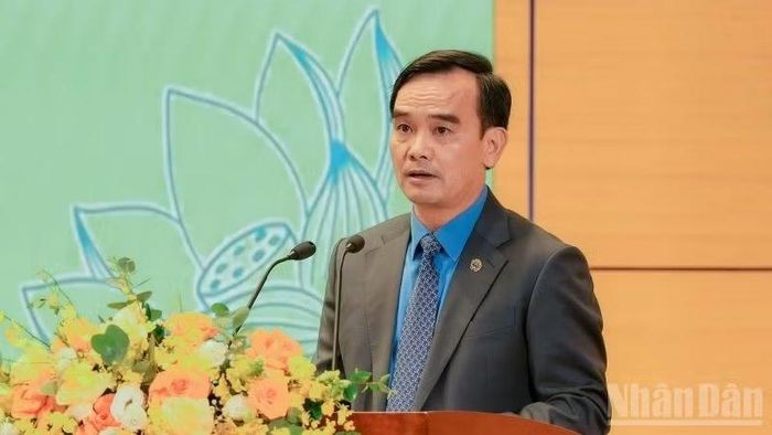 Đồng chí Lê Thanh Xuân, Ủy viên Ban Thường vụ Tổng Liên đoàn Lao động Việt Nam, Chủ tịch Công đoàn Than-Khoáng sản Việt Nam đọc diễn văn kỷ niệm.