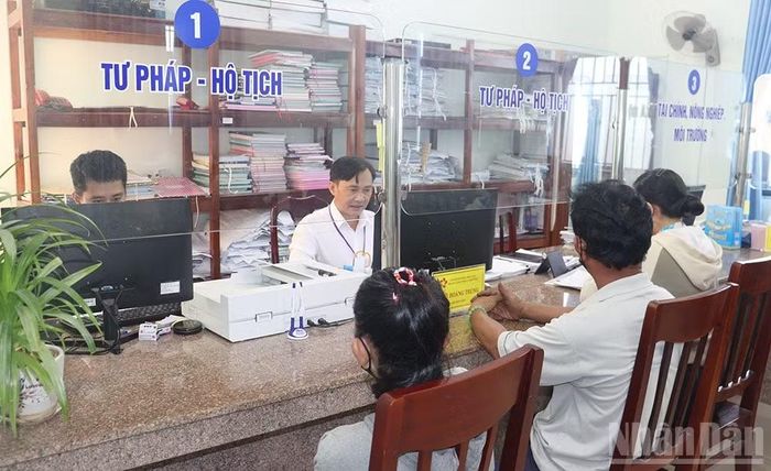 Tỉnh Quảng Ngãi yêu cầu đội ngũ cán bộ, công chức, viên chức nâng cao tinh thần trách nhiệm, ý thức phục vụ nhân dân, bảo đảm hoạt động của bộ máy hành chính nhà nước trên địa bàn tỉnh thông suốt, hiệu lực, hiệu quả.
