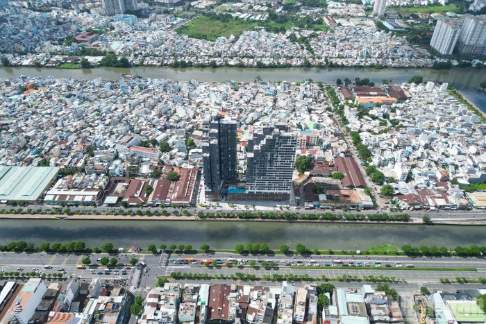 Tuyến đường đi qua các địa bàn Quận 6, Quận 8 và huyện Bình Chánh cũ, nay thuộc các phường Bình Tiên, Phú Định, Bình Đông và xã Bình Hưng. Khi hoàn thành, công trình sẽ bổ sung thêm trục kết nối từ khu vực trung tâm Thành phố Hồ Chí Minh đến khu Nam và các tỉnh miền tây, góp phần giảm áp lực cho nhiều tuyến giao thông hiện hữu.