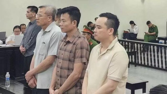 Các bị cáo tại phiên tòa. (Ảnh: XUÂN ÂN)
