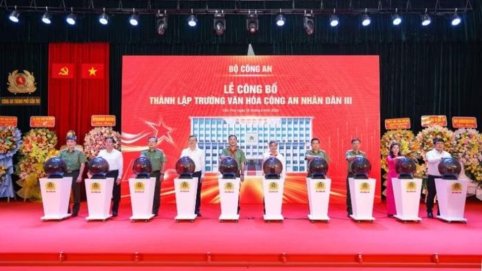 Lễ công bố thành lập Trường Văn hóa Công an nhân dân III tại Cần Thơ.