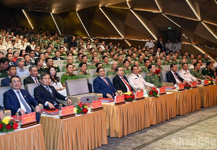 Chủ tịch Quốc hội Trần Thanh Mẫn, nguyên Thủ tướng Chính phủ Phạm Minh Chính và các đồng chí lãnh đạo Đảng, Nhà nước và các đại biểu dự lễ kỷ niệm.