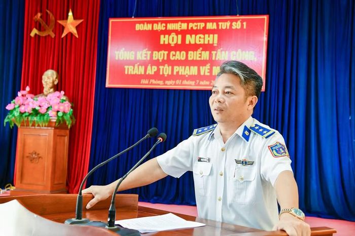 Thượng tá Phạm Văn Đồng phát biểu tại hội nghị.