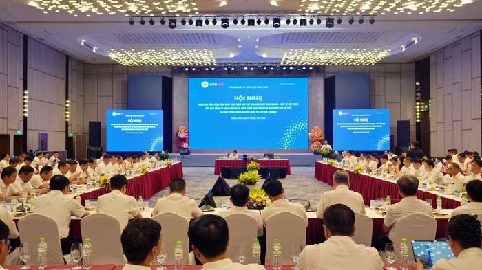 Hội nghị đánh giá toàn diện tình hình thực hiện các chỉ tiêu sản xuất kinh doanh và đầu tư xây dựng của các Công ty Điện lực sau một năm triển khai công tác sáp nhập, tái cơ cấu.