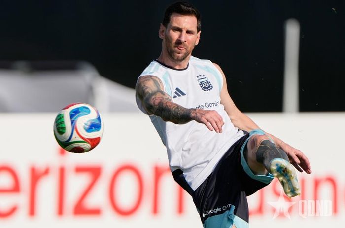 Buổi tập của Messi trước trận đội tuyển Argentina gặp Cape Verde tại vòng 1/16. Ảnh: AP